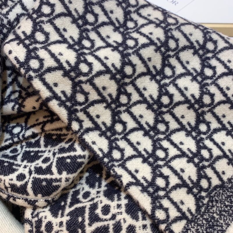 Diro Printed Cloak-140 x 180CM - Image 5