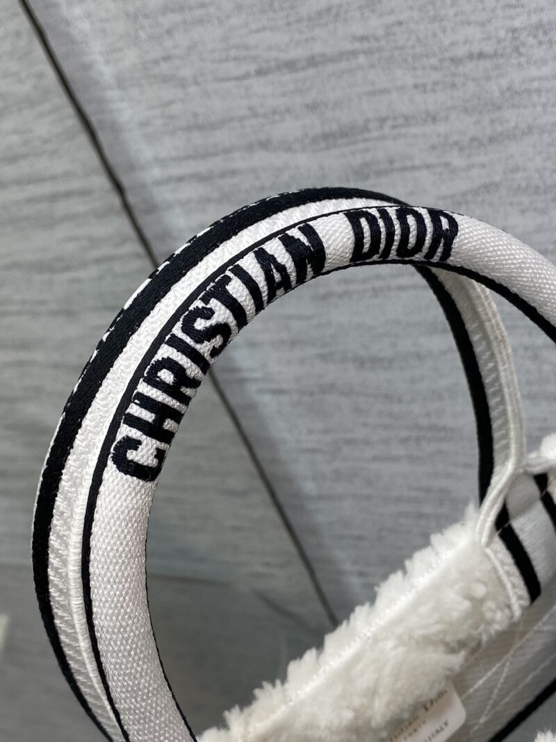 Diro Small Book Tote-26*8*22CM - Image 8