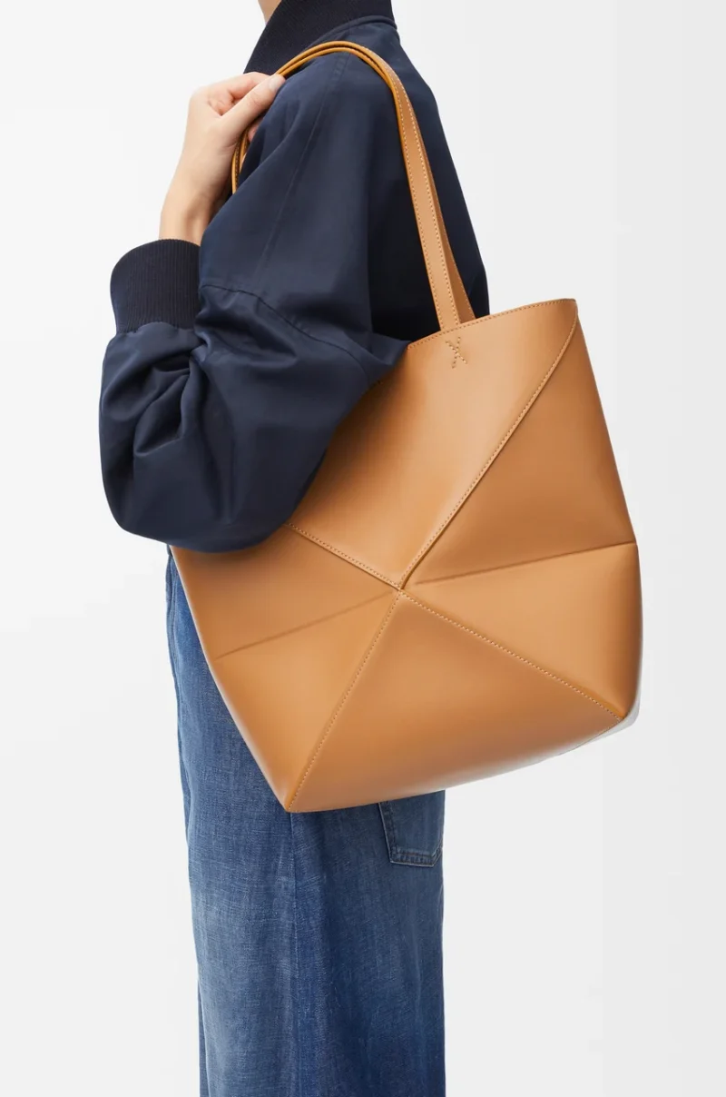 LOEWE Medium Puzzle Fold tote in shiny calfskin - Image 4
