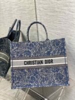 Diro Book Tote - Image 3