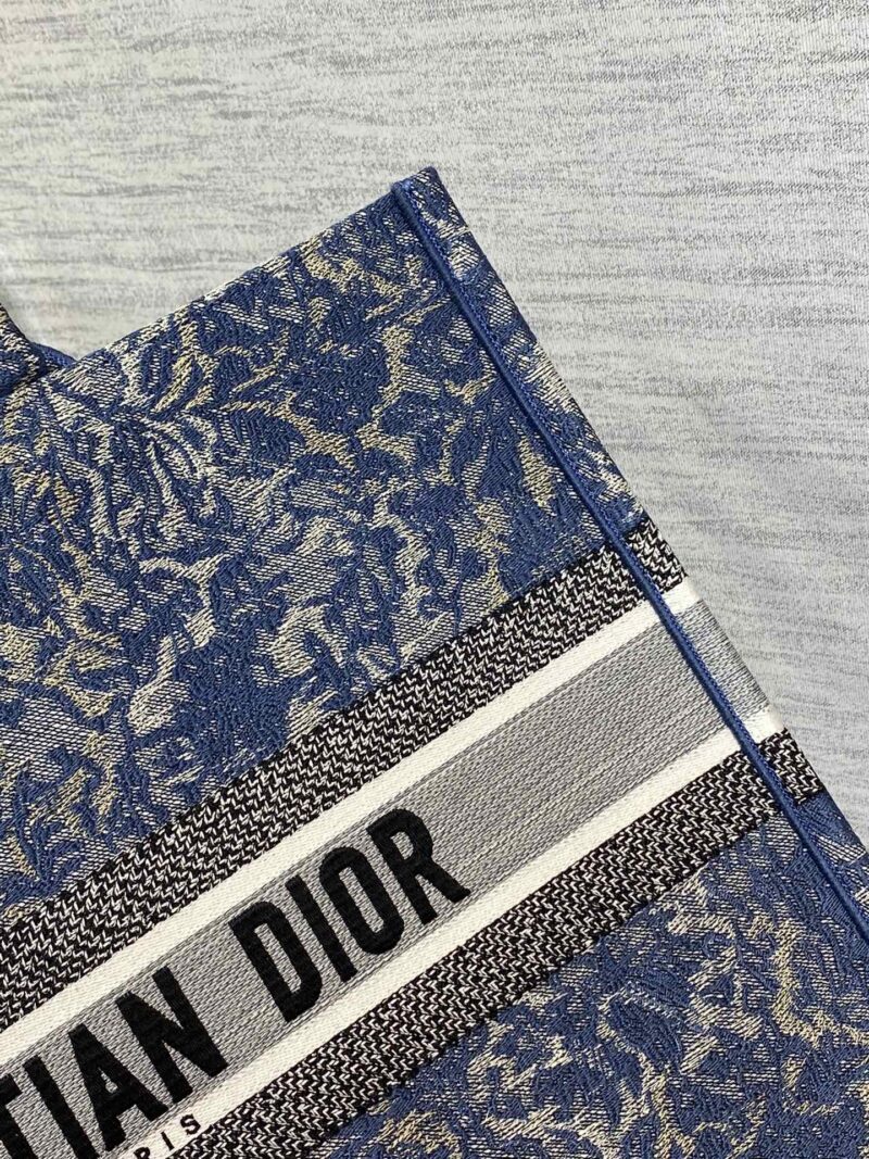 Diro Book Tote - Image 4