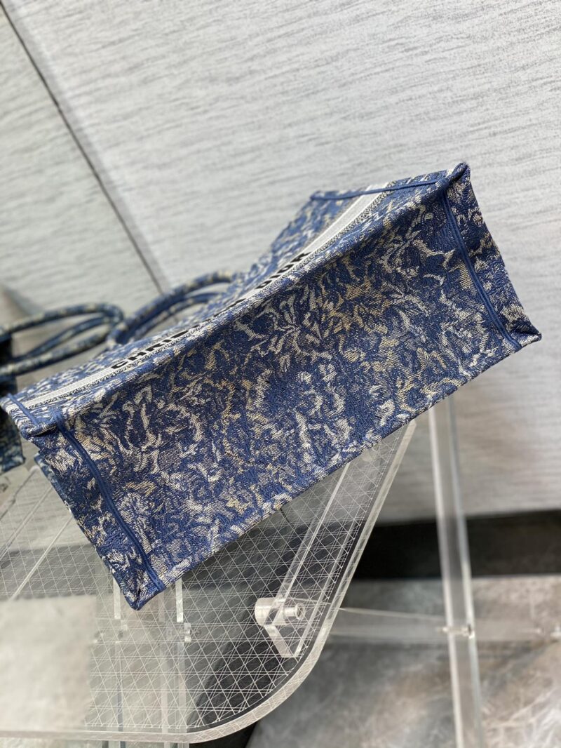 Diro Book Tote - Image 9