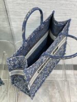 Diro Book Tote - Image 8