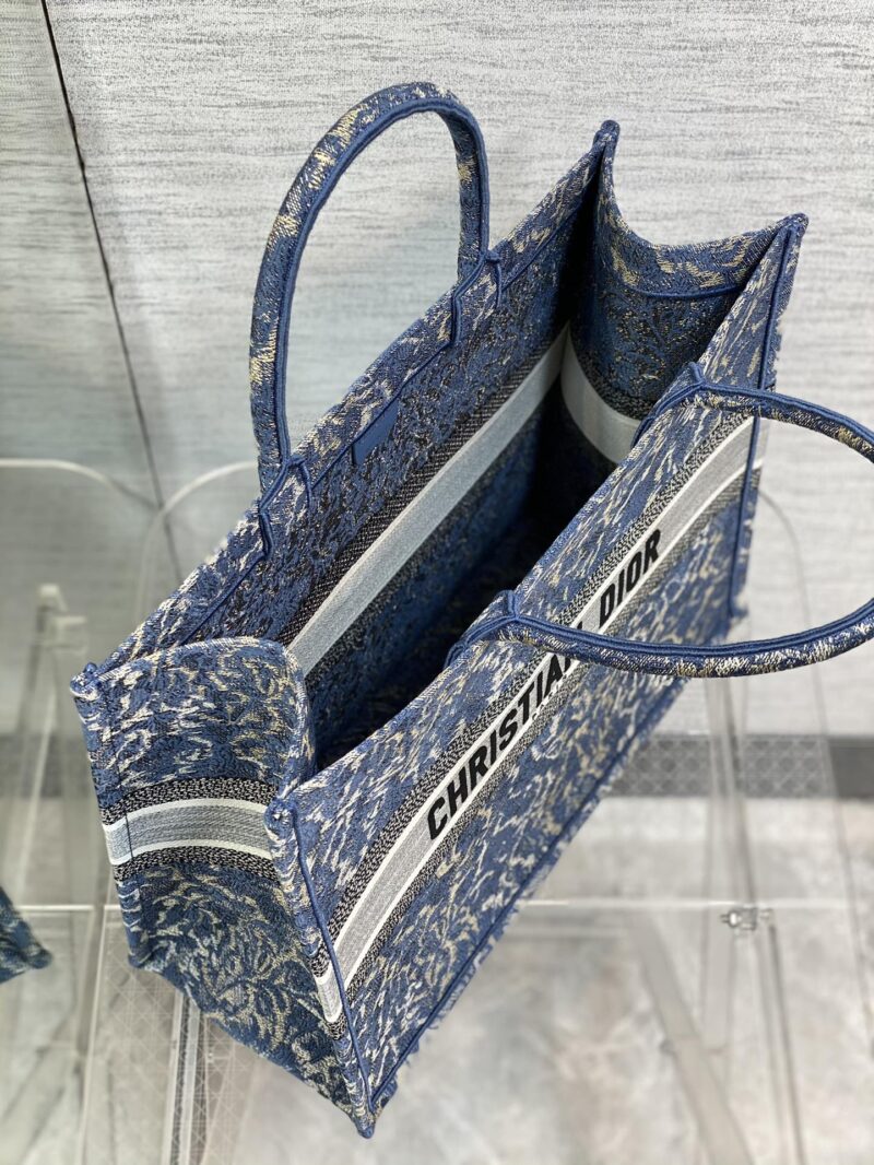 Diro Book Tote - Image 8