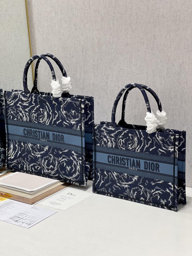 Diro Book Tote - Image 10