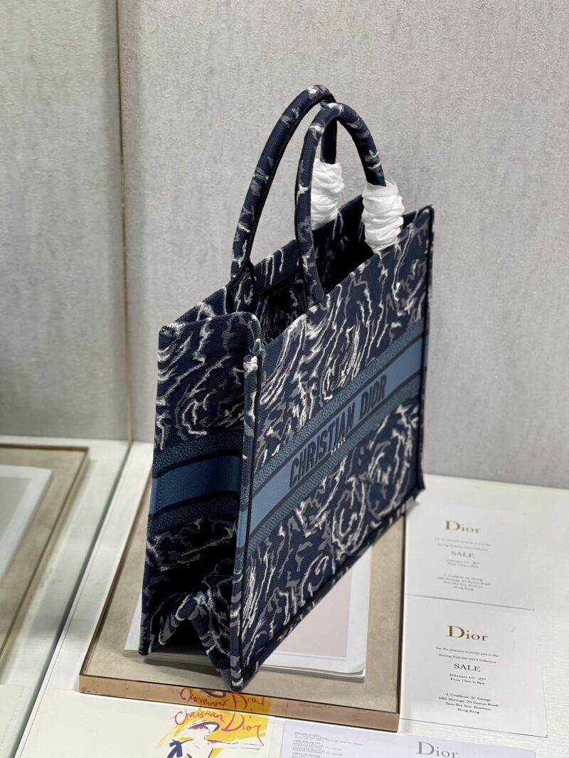 Diro Book Tote - Image 5