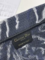 Diro Book Tote - Image 11