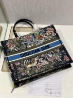 Diro Book Tote - Image 11