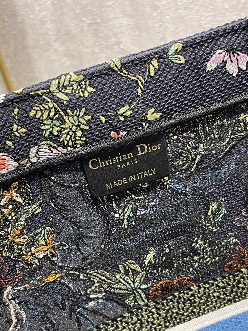 Diro Book Tote - Image 14