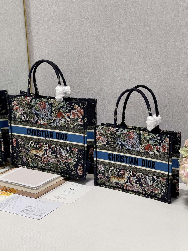 Diro Book Tote - Image 3