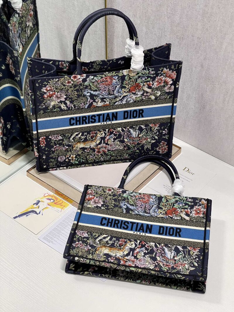 Diro Book Tote - Image 6