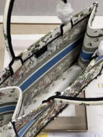 Diro Book Tote - Image 3