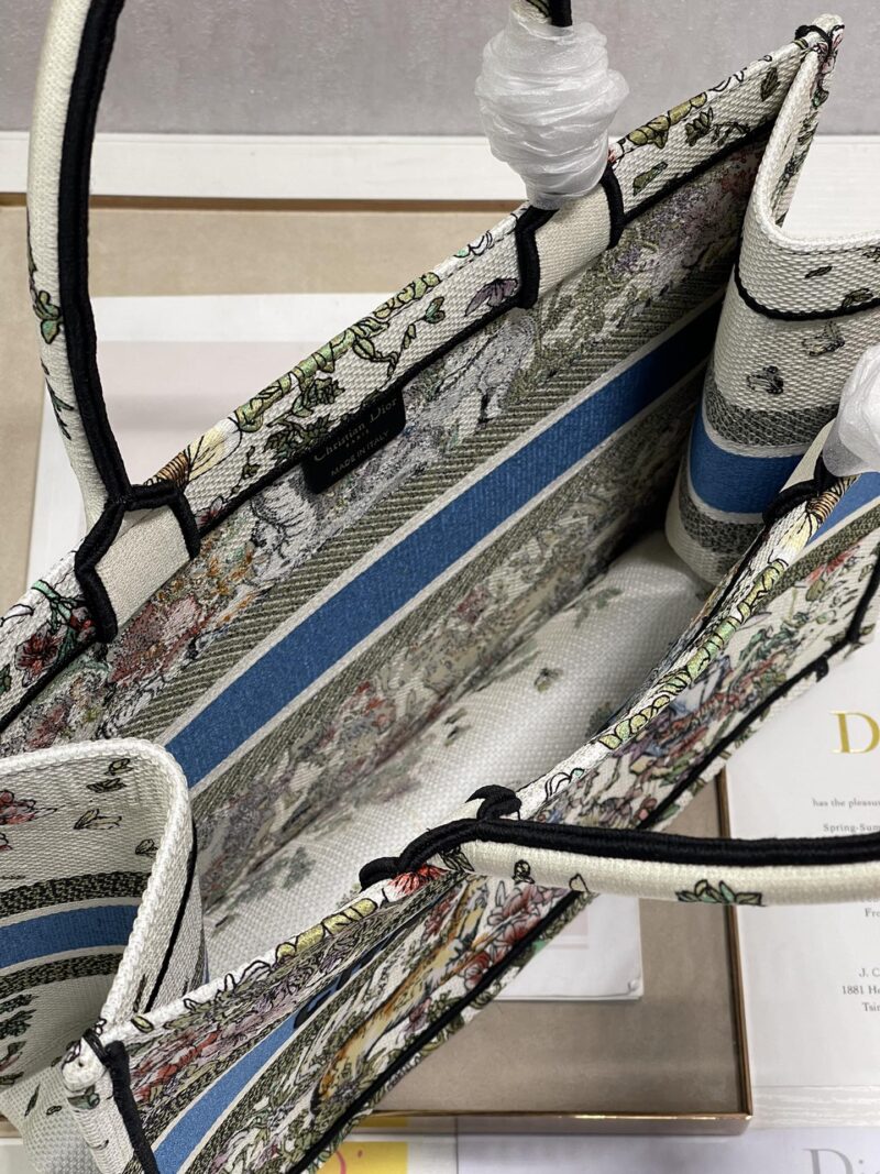 Diro Book Tote - Image 3