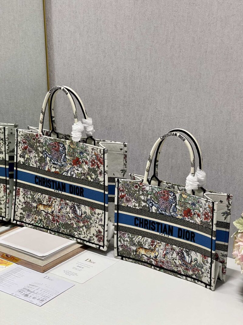 Diro Book Tote - Image 2