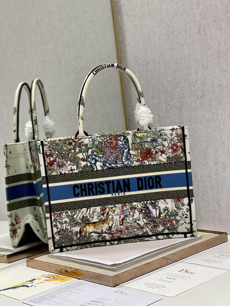 Diro Book Tote - Image 8