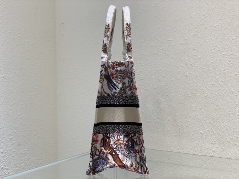 Diro Book Tote - Image 2