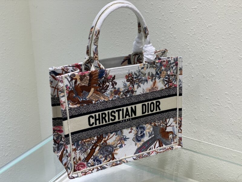 Diro Book Tote - Image 4