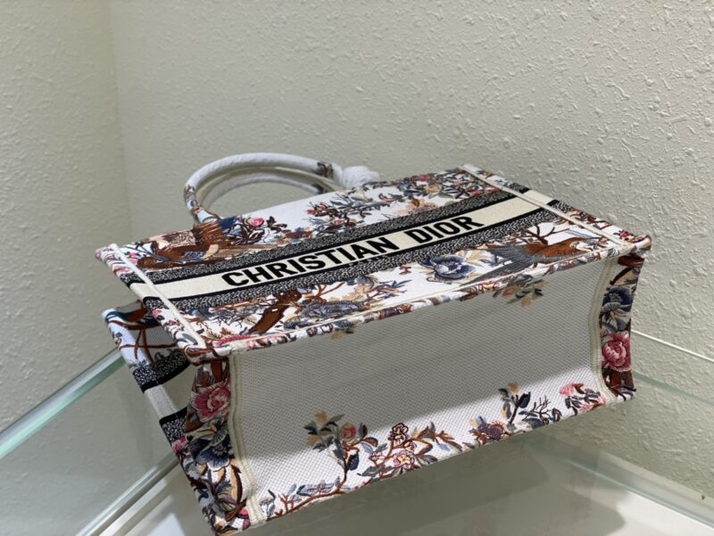 Diro Book Tote - Image 5