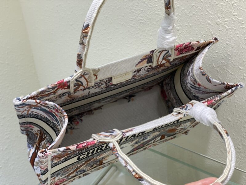 Diro Book Tote - Image 6