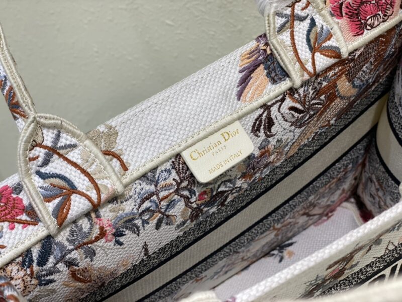 Diro Book Tote - Image 8