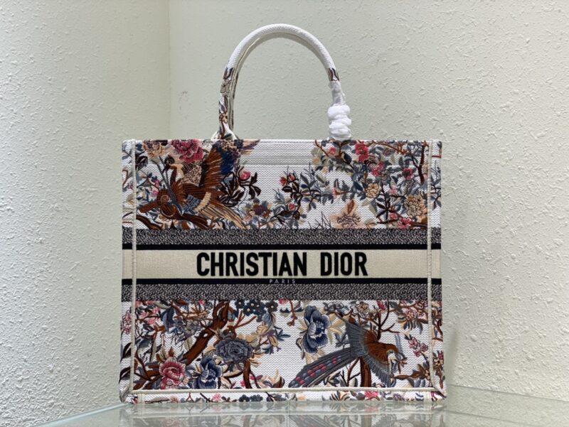Diro Book Tote - Image 9