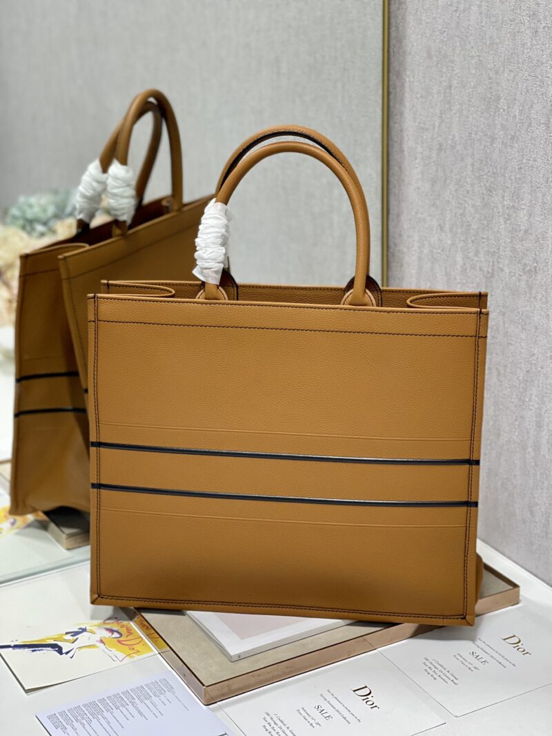 Diro Book Tote - Image 12