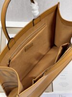 Diro Book Tote - Image 14