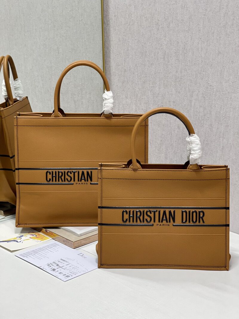 Diro Book Tote - Image 4