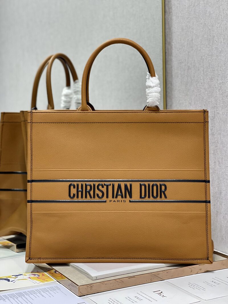 Diro Book Tote - Image 7