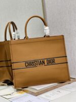 Diro Book Tote - Image 8