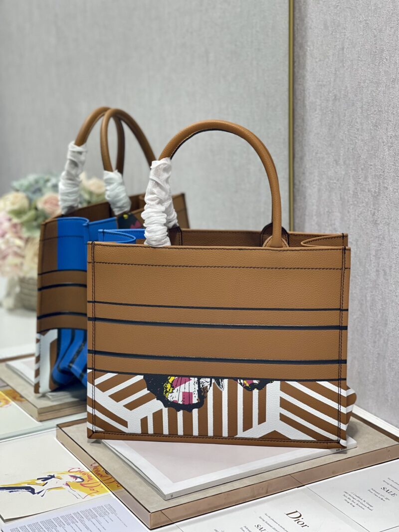 Diro Book Tote - Image 10