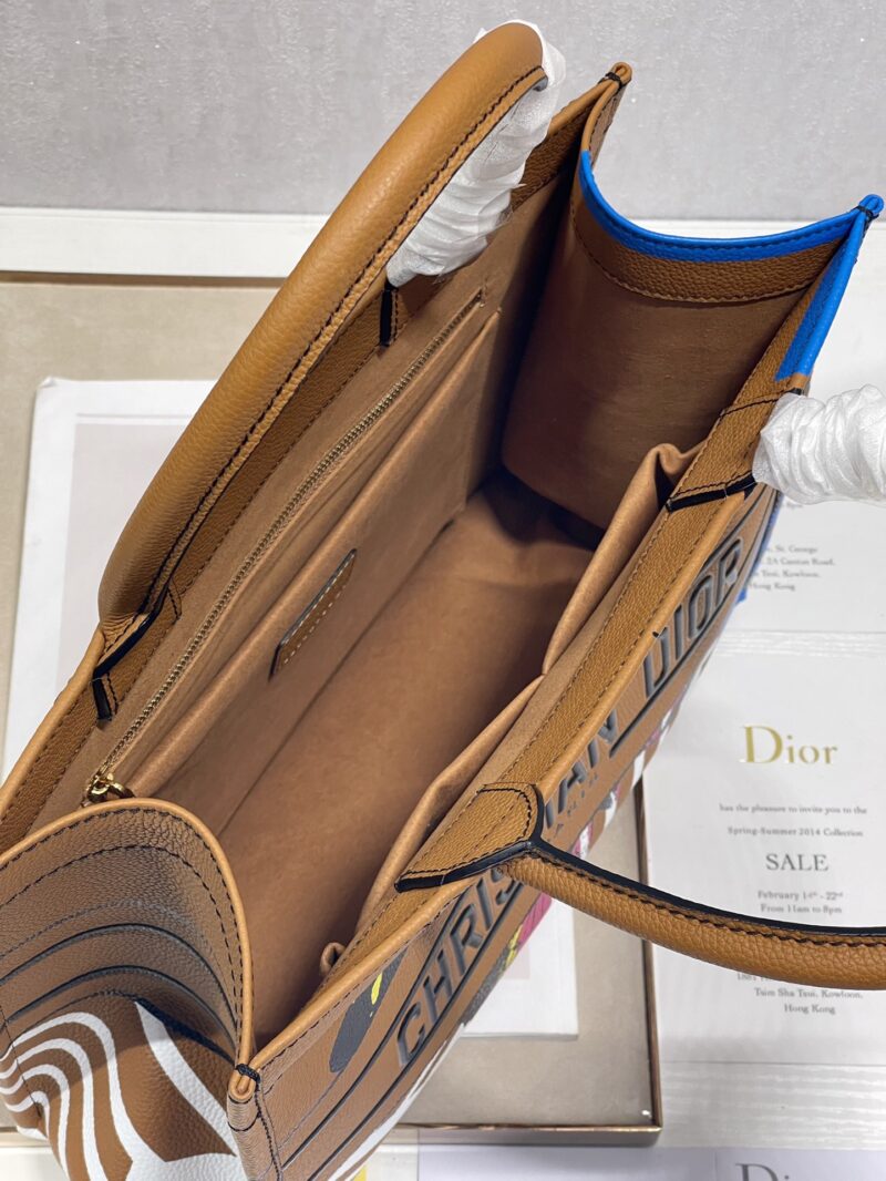 Diro Book Tote - Image 11