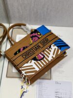 Diro Book Tote - Image 13