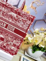 Diro Book Tote - Image 11