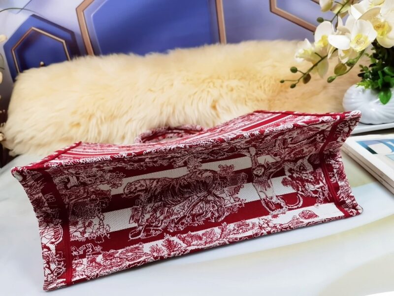 Diro Book Tote - Image 13