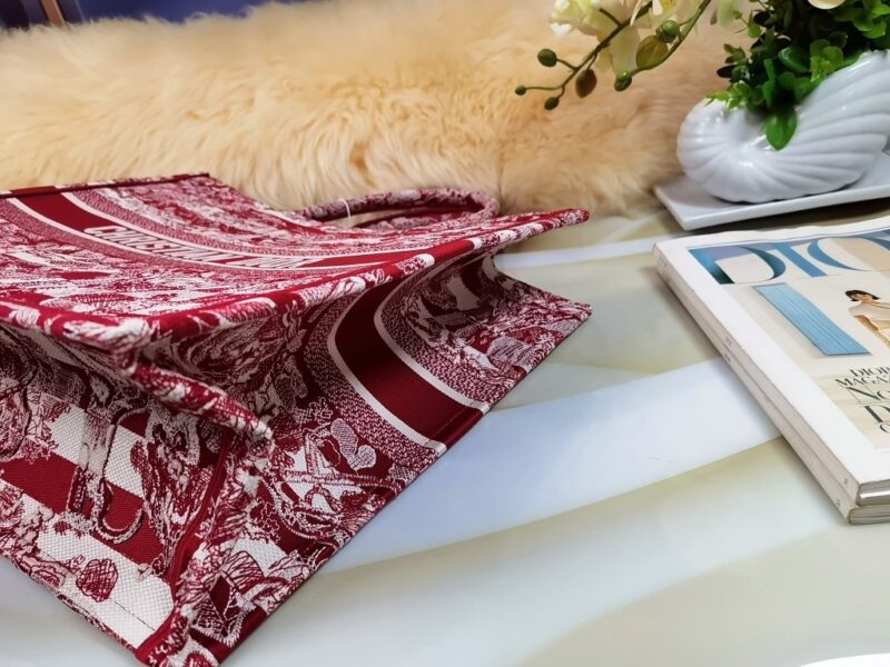 Diro Book Tote - Image 14