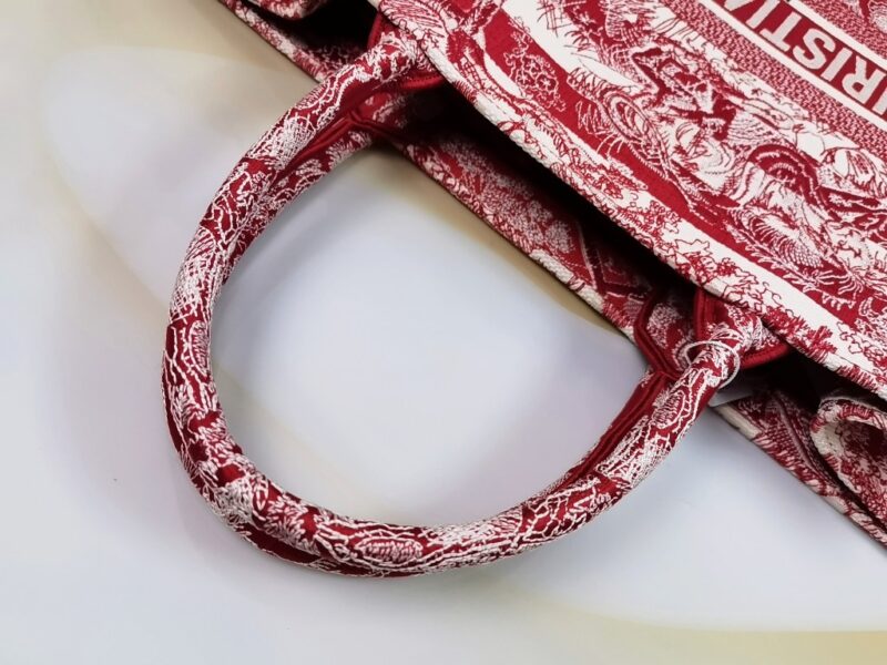 Diro Book Tote - Image 15