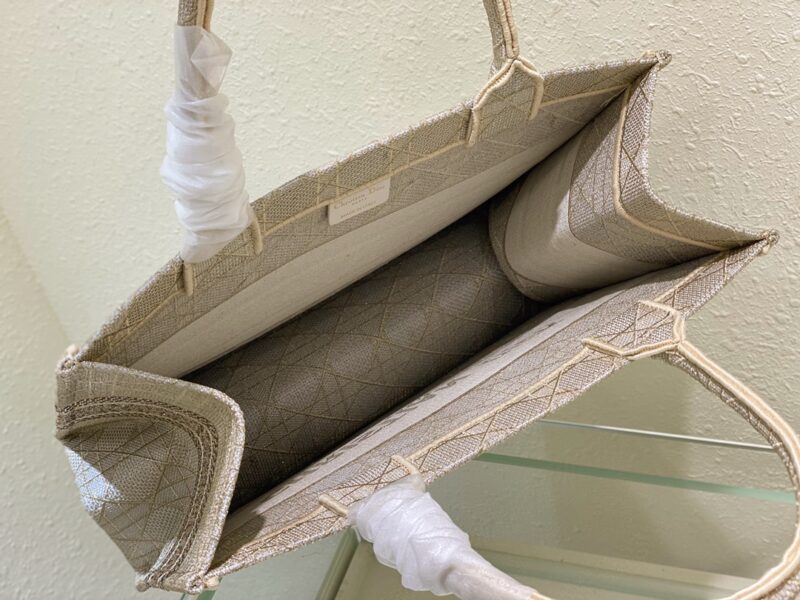 Diro Small Book Tote-36.5CM - Image 9