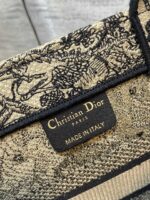 Diro Small Book Tote-26*8*22CM - Image 9