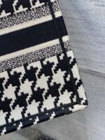 Diro Small Book Tote-26*8*22CM - Image 4