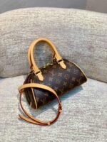Louis Vuitton Handbags-23*13*14CM - Image 8
