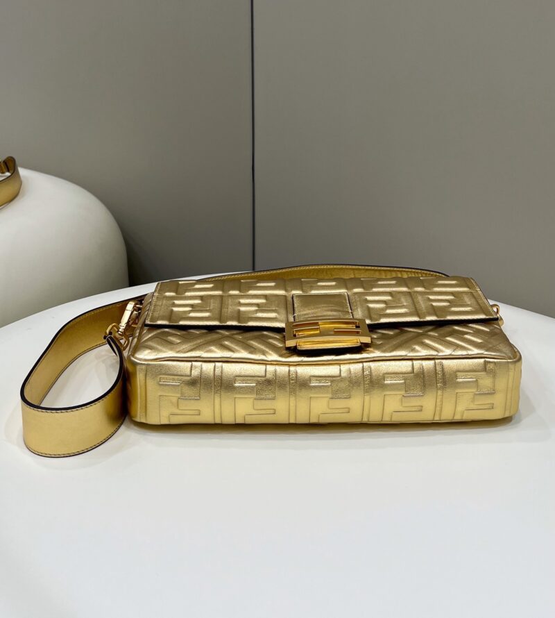 Fendi Baguette Bag - Image 4