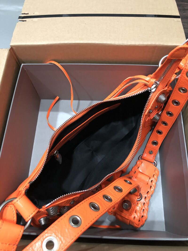 Balenciag Le Cagole Handbags-33*16*8CM - Image 7