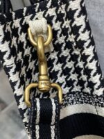 Diro Mini Book Tote-13.5*5*18CM - Image 7