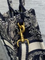 Diro Mini Book Tote-13.5*5*18CM - Image 7