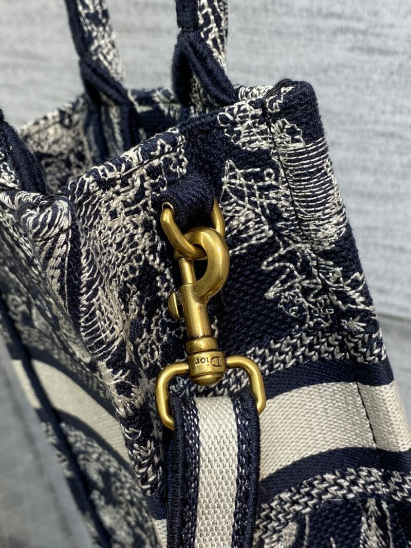 Diro Mini Book Tote-13.5*5*18CM - Image 7