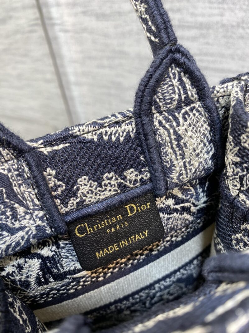 Diro Mini Book Tote-13.5*5*18CM - Image 9