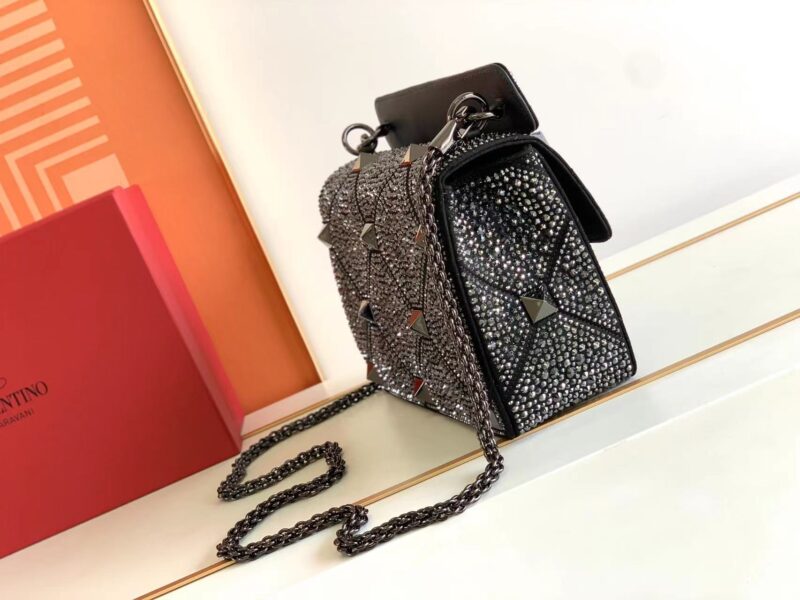 Valentino Roman Stud The Soulder BAG In Nappa With Chain-26x16x8CM - Image 3