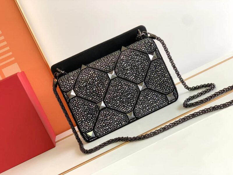 Valentino Roman Stud The Soulder BAG In Nappa With Chain-26x16x8CM - Image 4