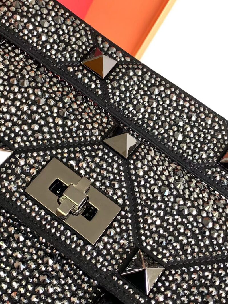 Valentino Roman Stud The Soulder BAG In Nappa With Chain-26x16x8CM - Image 6